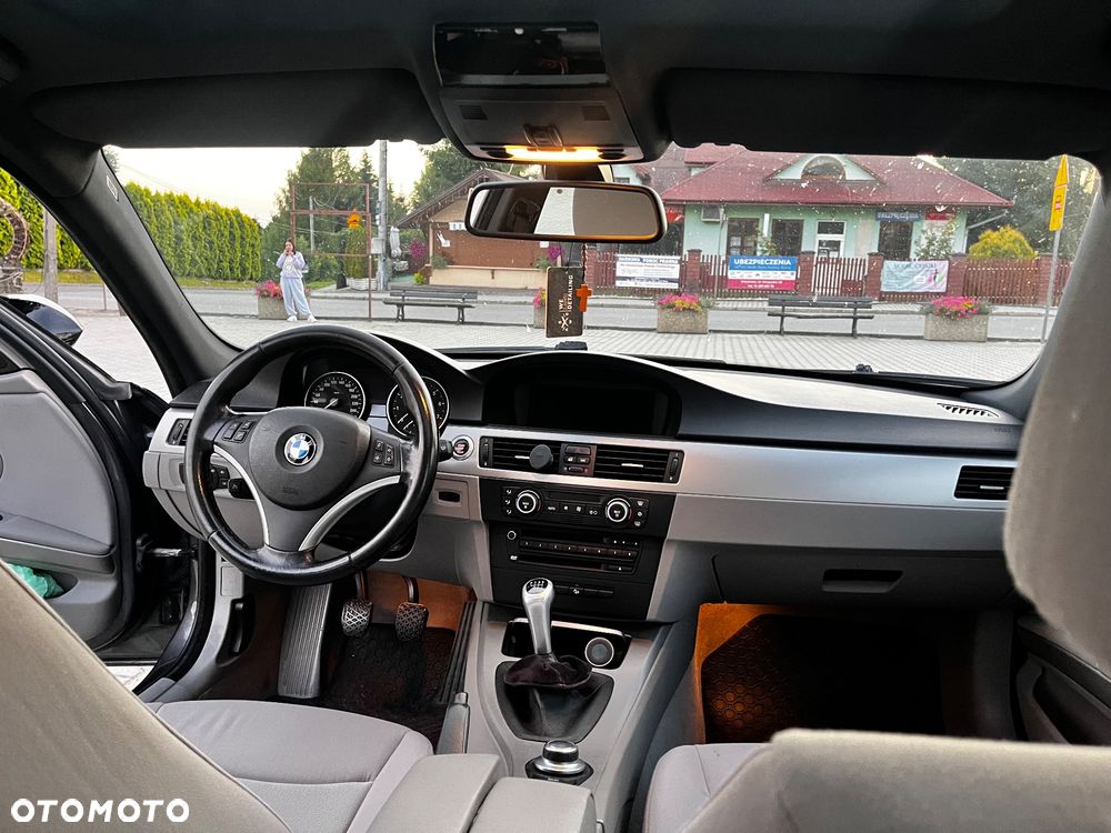BMW Seria 3 325i xDrive - 22