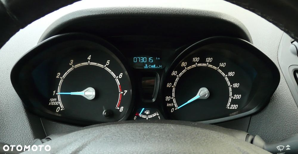 Ford Transit Courier - 10