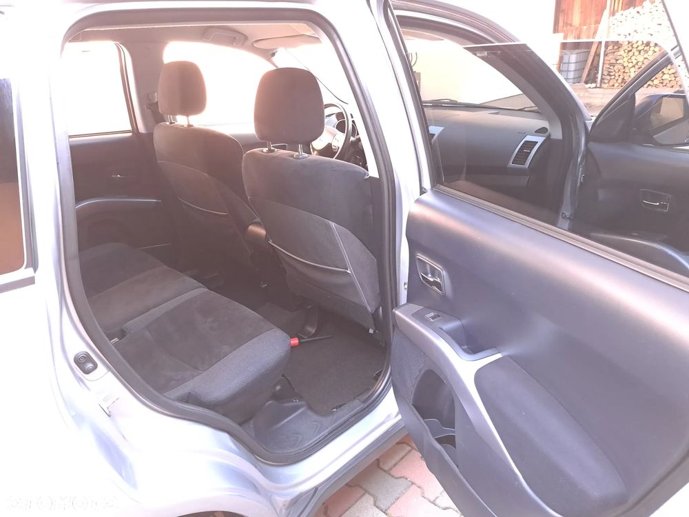 Mitsubishi Outlander 2.0 DID Instyle - 12
