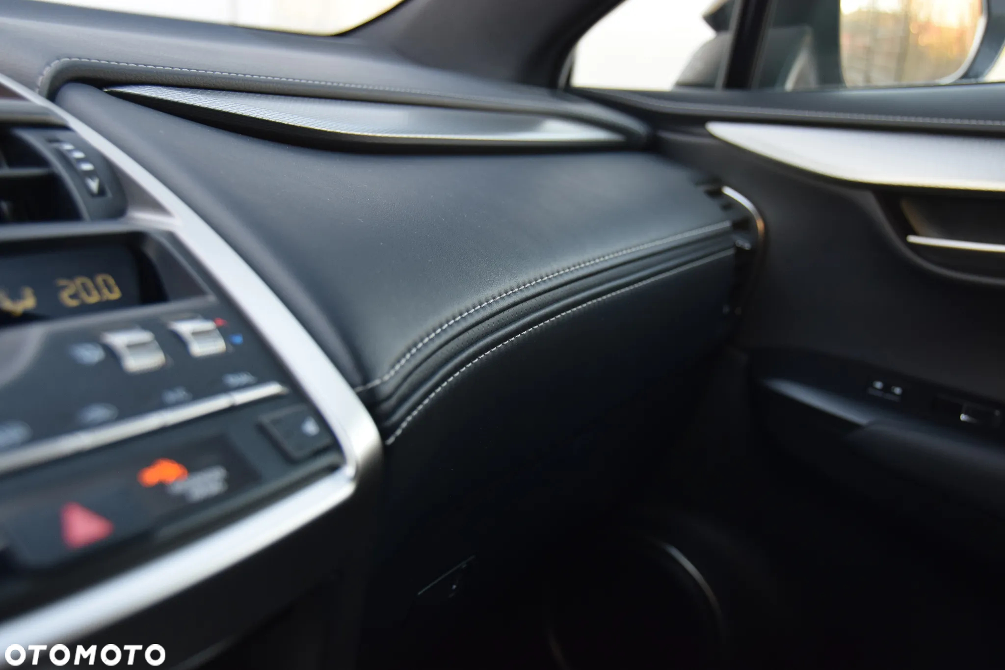Lexus NX 300h F Sport Edition AWD - 25