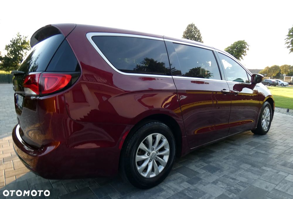 Chrysler Pacifica - 12