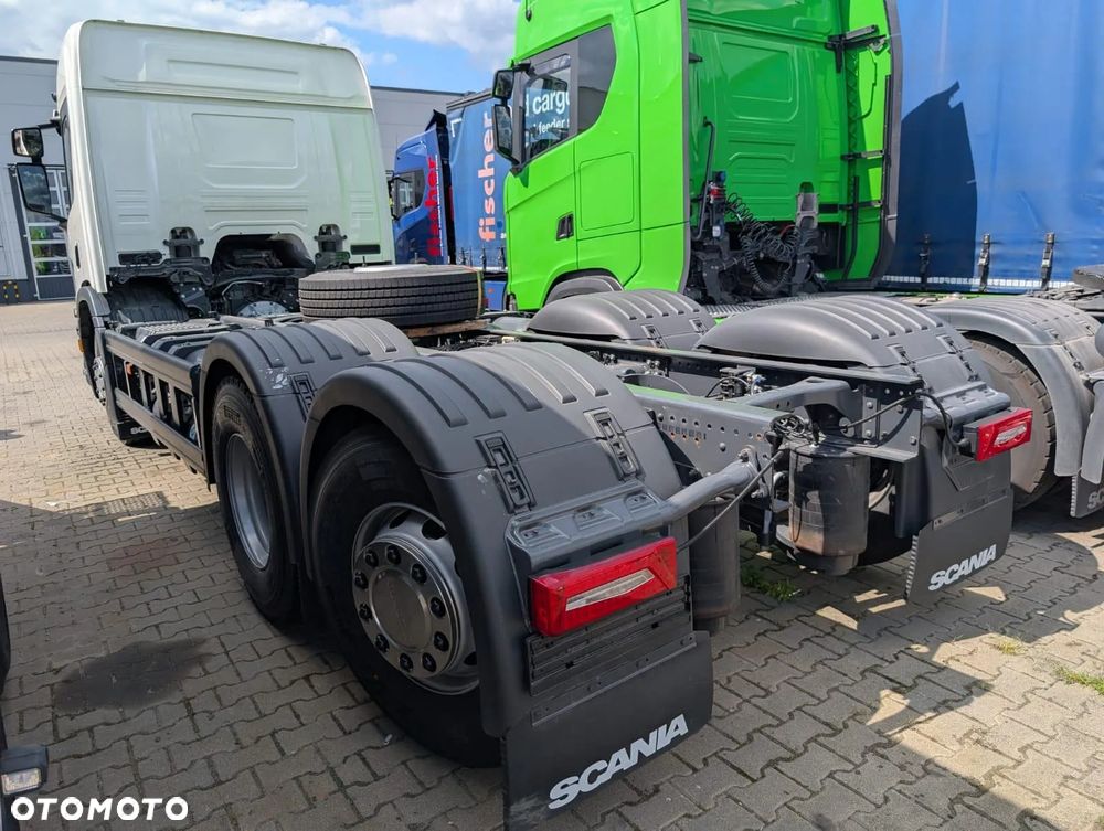 Scania P 340 B6x2*4NA / rama pod zabudowę / oś skrętna / CNG / duża kabina / 8 sztuk - 4
