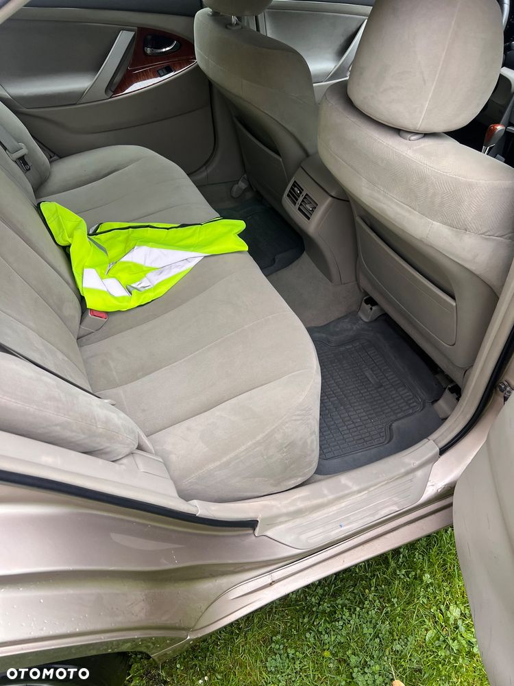 Toyota Camry - 22