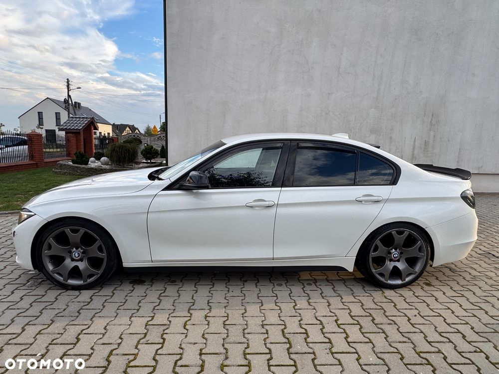 BMW Seria 3 318d Sport Line - 3