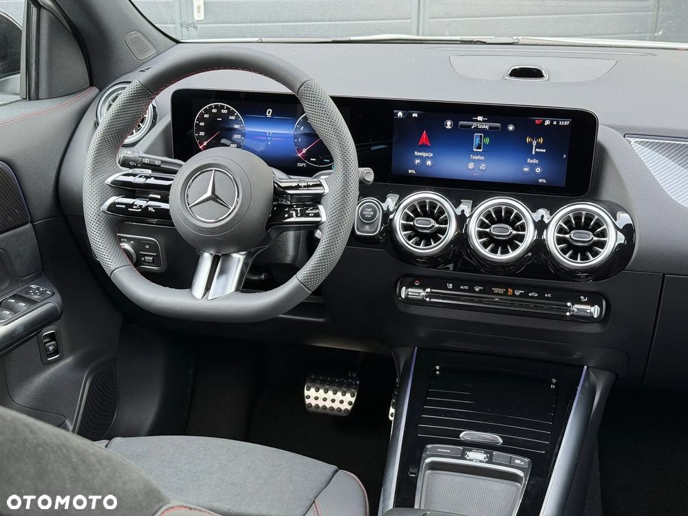 Mercedes-Benz GLA - 13