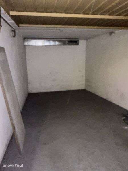 Garagem Fechada (debaixo da Clini Fatima ) - Grande imagem: 3/7