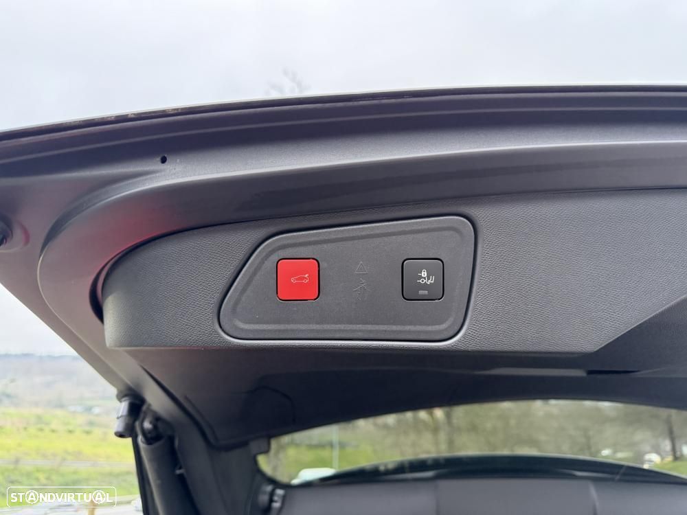 Peugeot 3008 1.6 Hybrid GT Pack e-EAT8 - 33