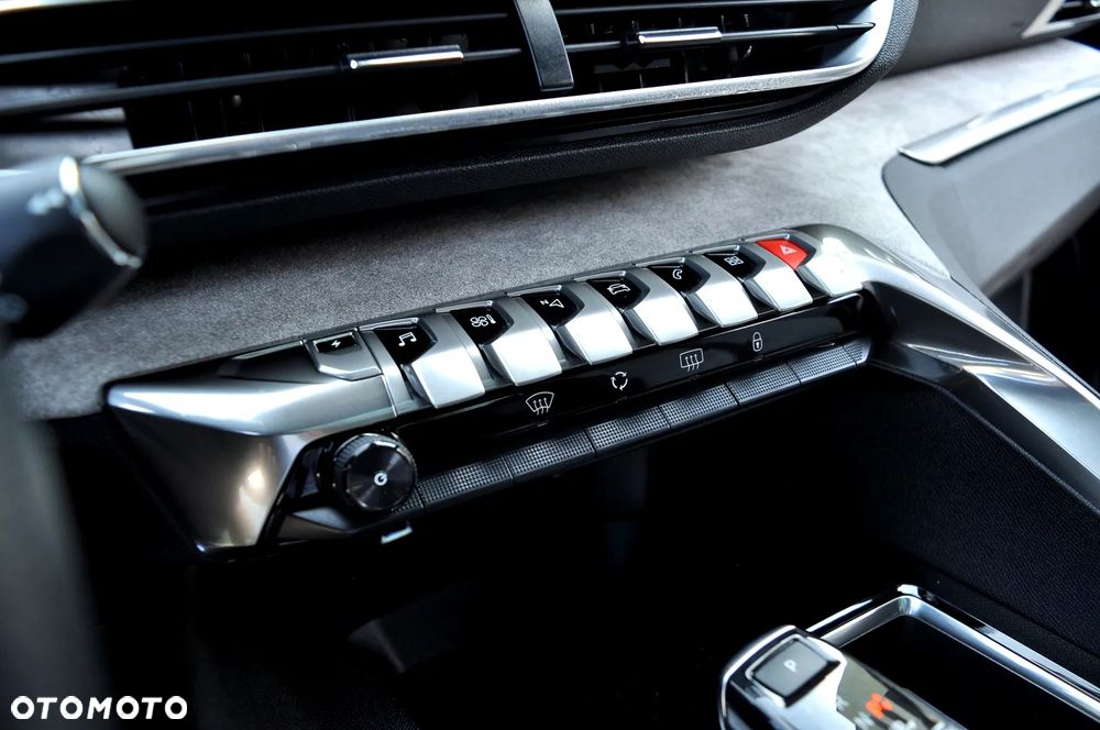 Peugeot 3008 225 e-EAT8 GT - 36