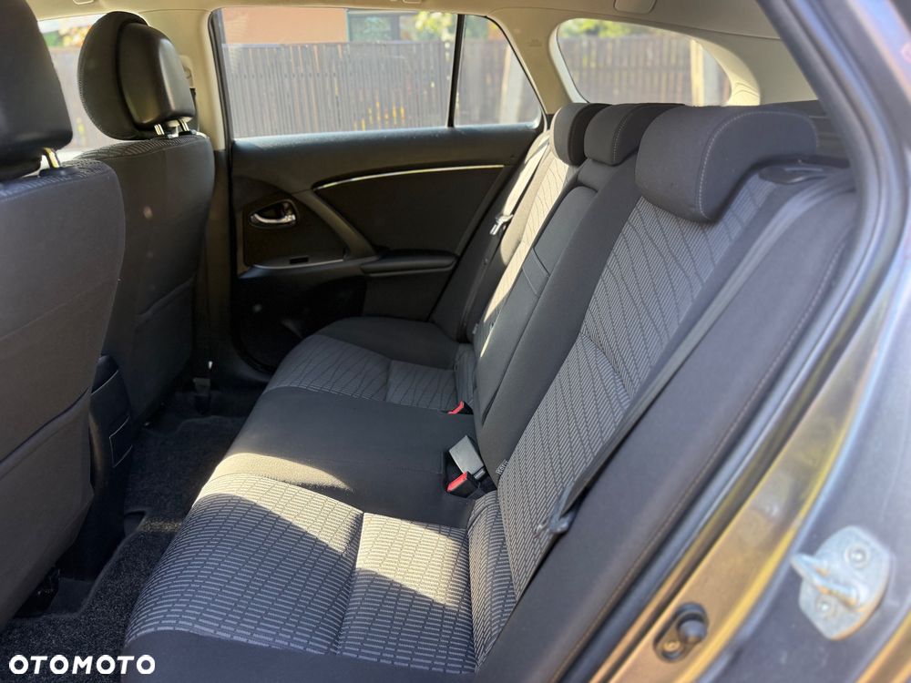 Toyota Avensis 2.0 D-4D - 27