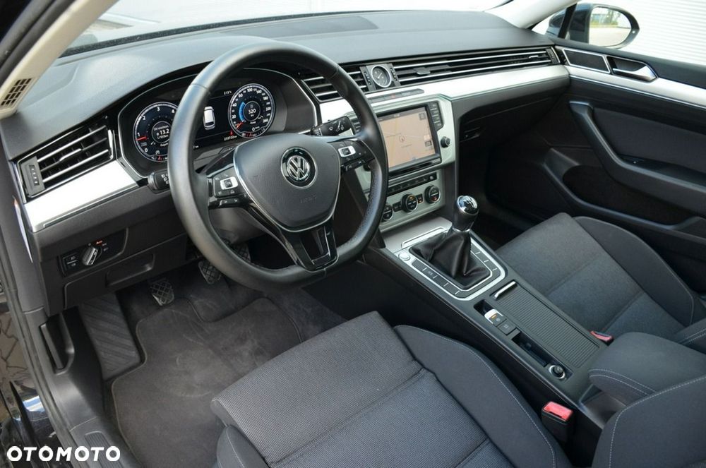 Volkswagen Passat - 24