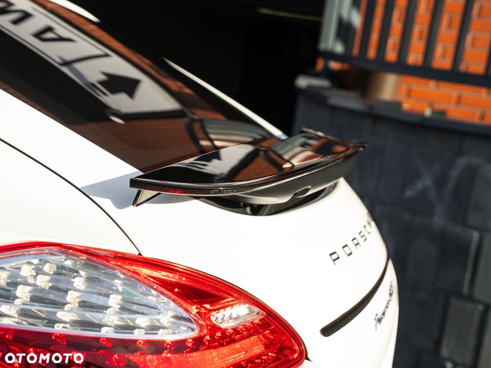 Porsche Panamera GTS PDK - 36