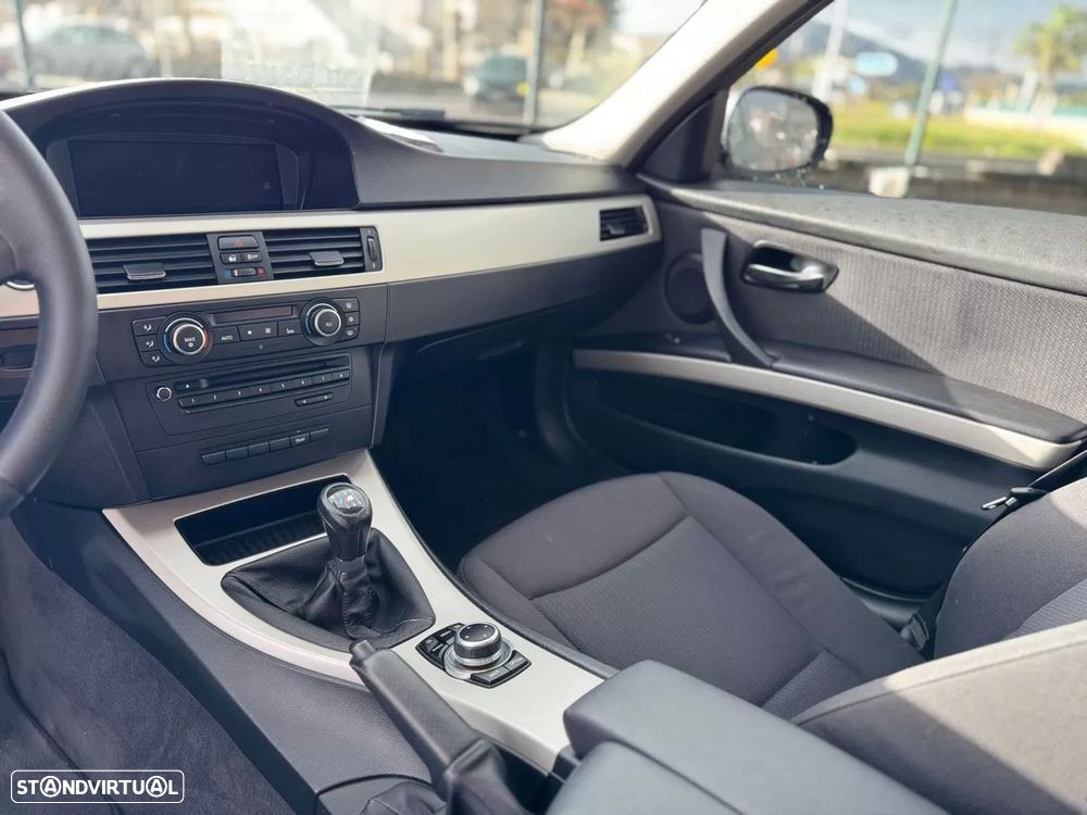 BMW 320 d Touring Navigation - 12