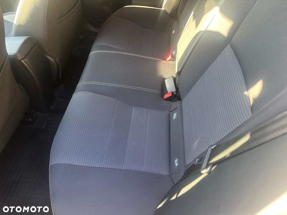 Toyota Avensis 2.0 D-4D Premium - 10