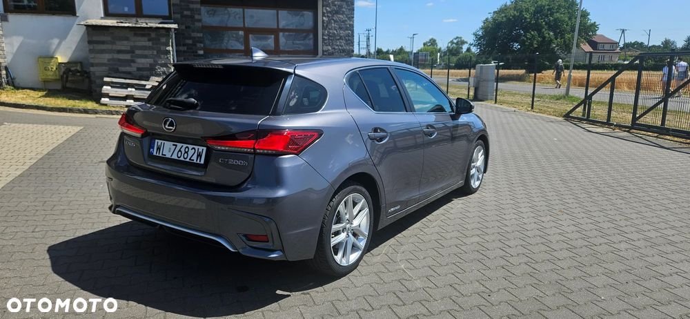 Lexus CT ver-200h-executive-line - 4