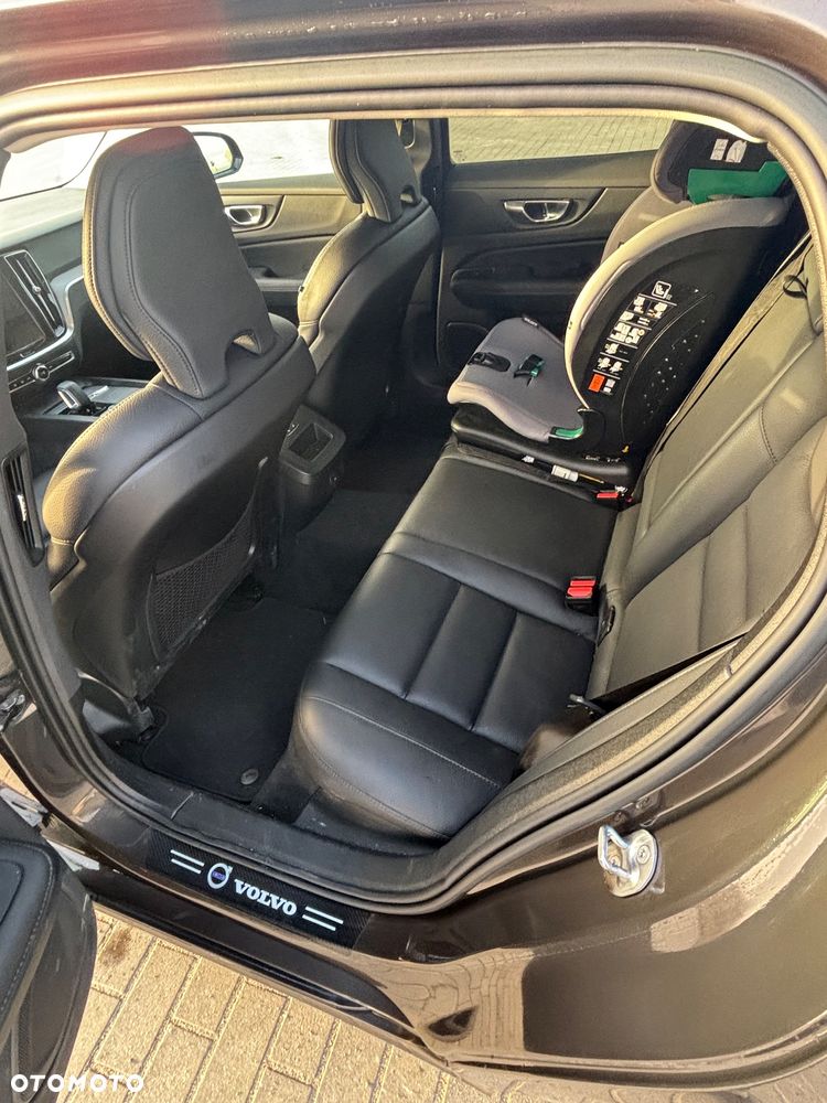 Volvo V60 B4 B Plus Dark - 11