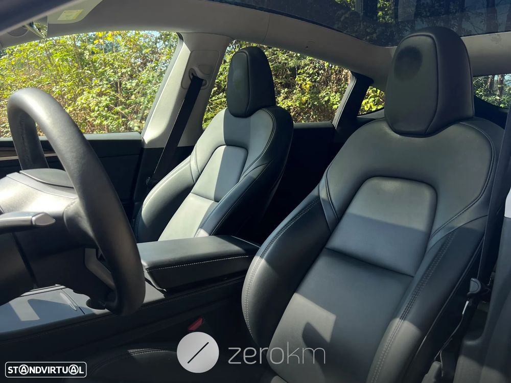 Tesla Model Y Long Range Dual Motor AWD - 11
