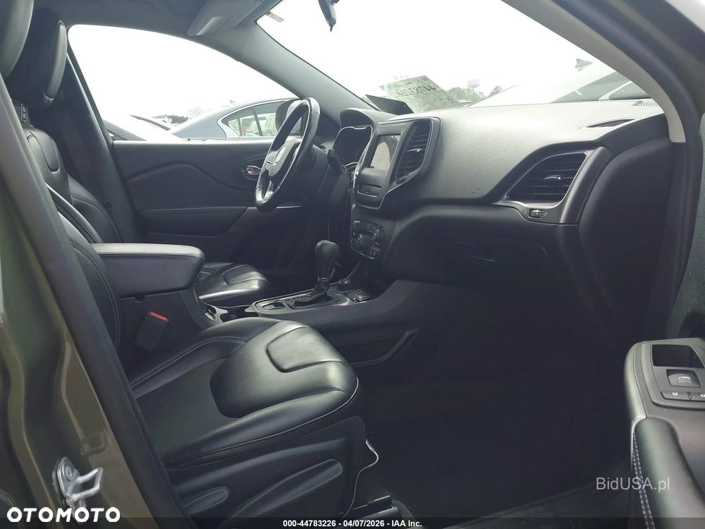 Jeep Cherokee - 1