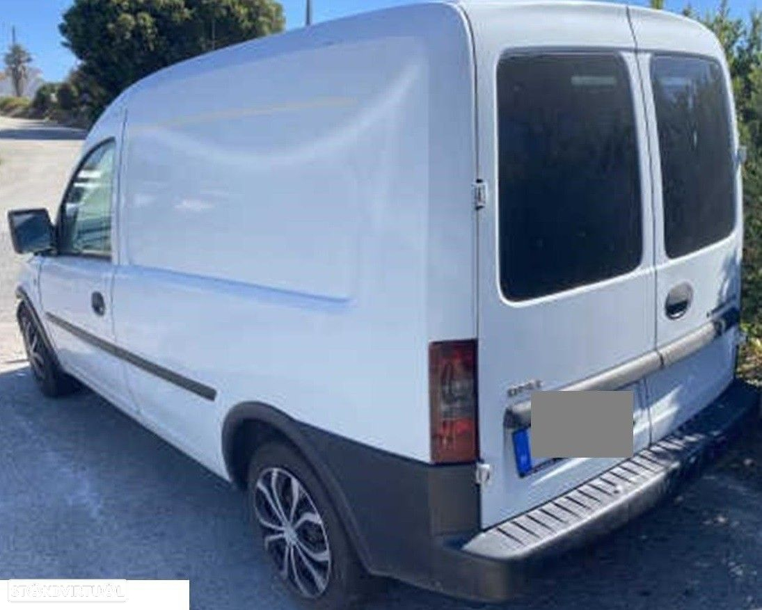 Opel Combo 1.7 CDTI de 2004 disponível para peças - 2