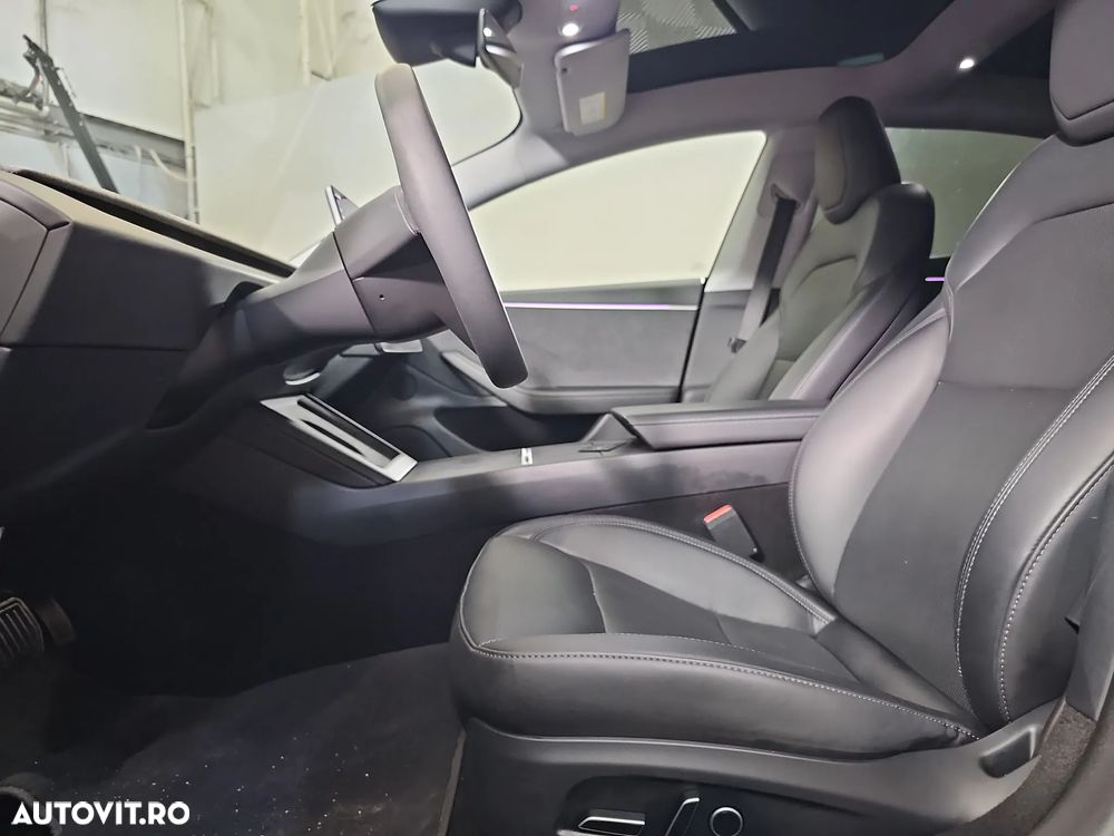 Tesla Model 3 Long Range - 22