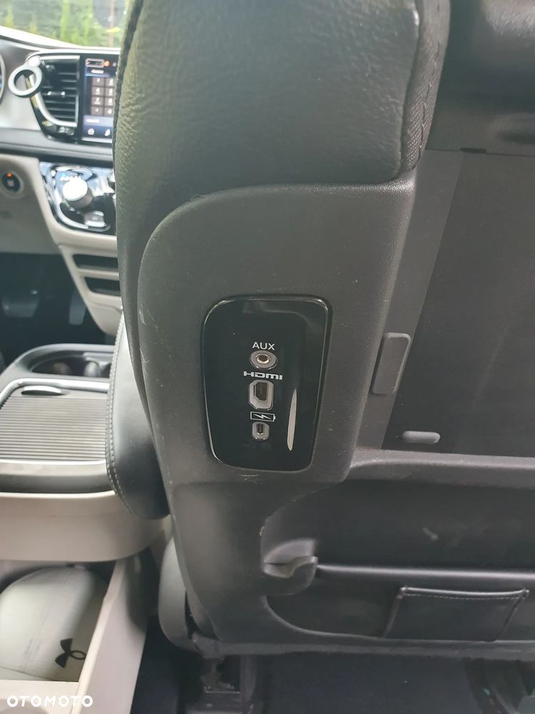 Chrysler Pacifica - 17