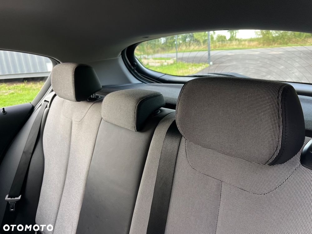 BMW Seria 1 120d xDrive - 13