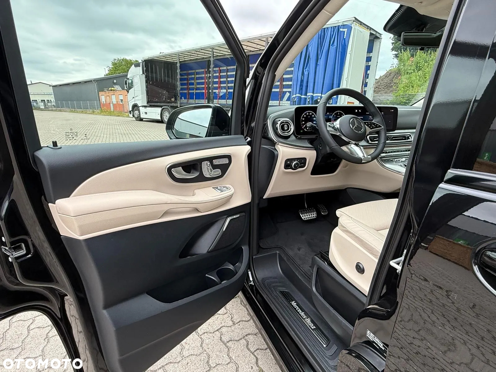 Mercedes-Benz Klasa V 300 d extralang 4Matic 9G-TRONIC Edition 2023 - 12