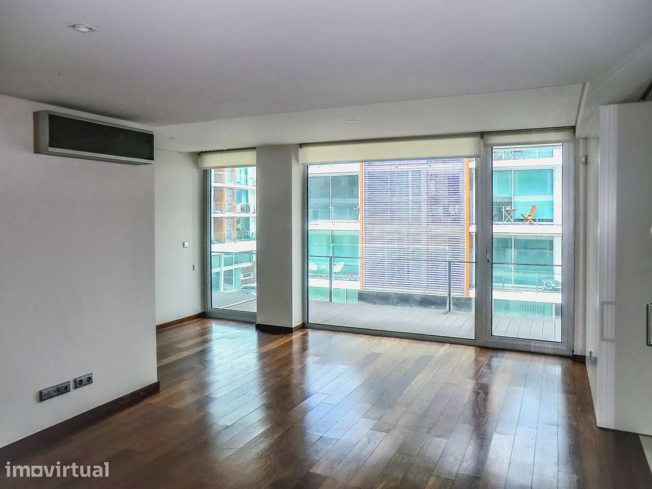 Apartamento T2 com duas varanda e garagem, arrumo, Forca, Aveiro - Grande imagem: 3/27