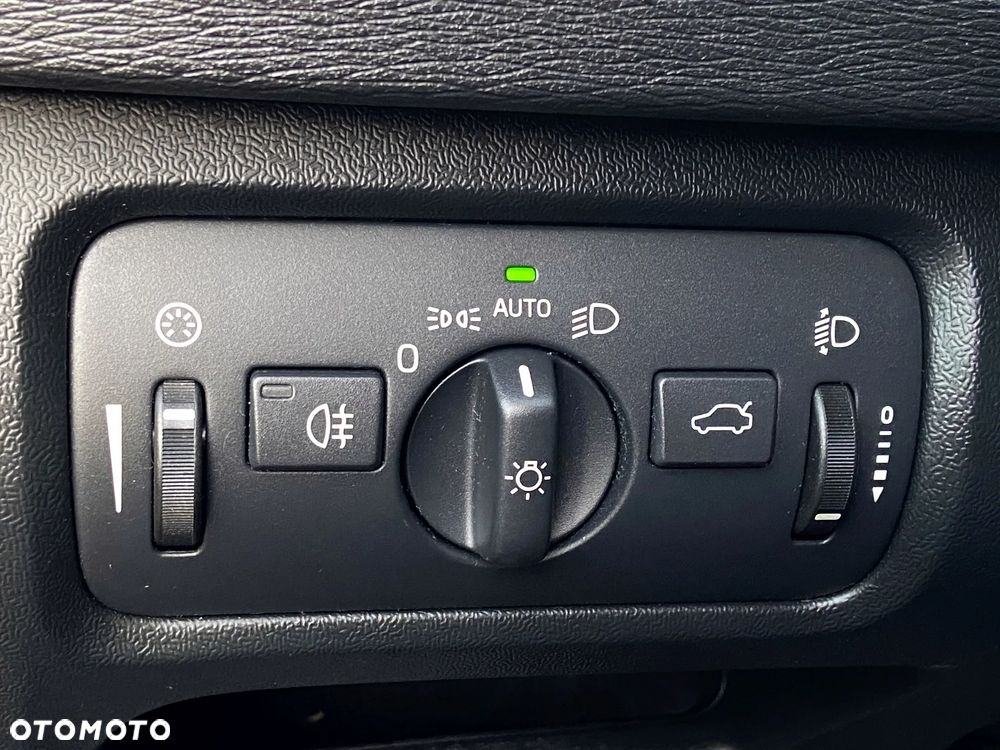 Volvo V40 D3 Momentum - 38