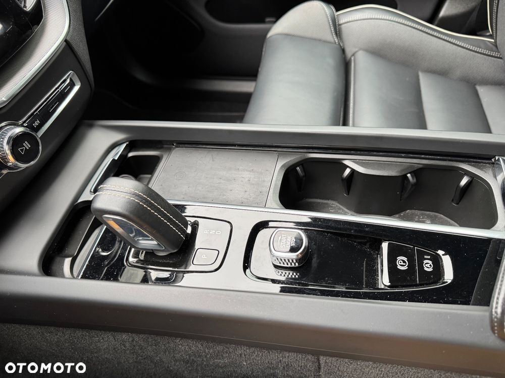 Volvo XC 60 B4 B R-Design - 25