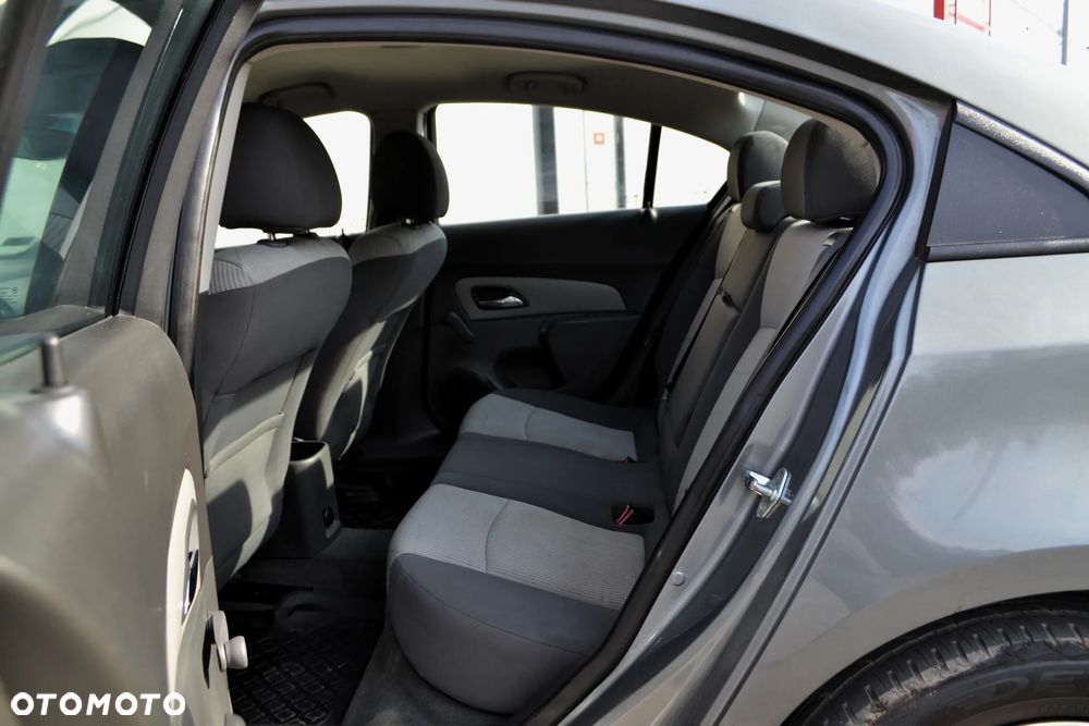 Chevrolet Cruze 1.6 Base - 7