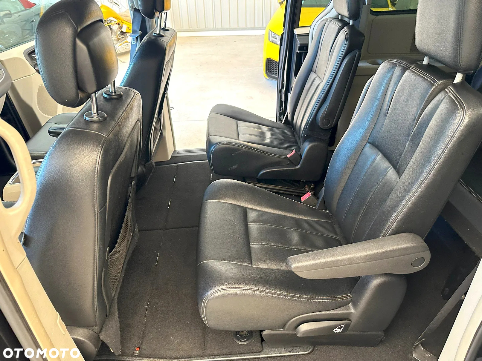 Chrysler Town & Country 3.6 Limited - 8