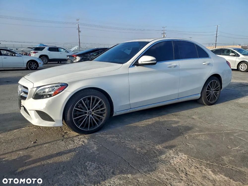 Mercedes-Benz Klasa C 300 4Matic 9G-TRONIC Exclusive - 2