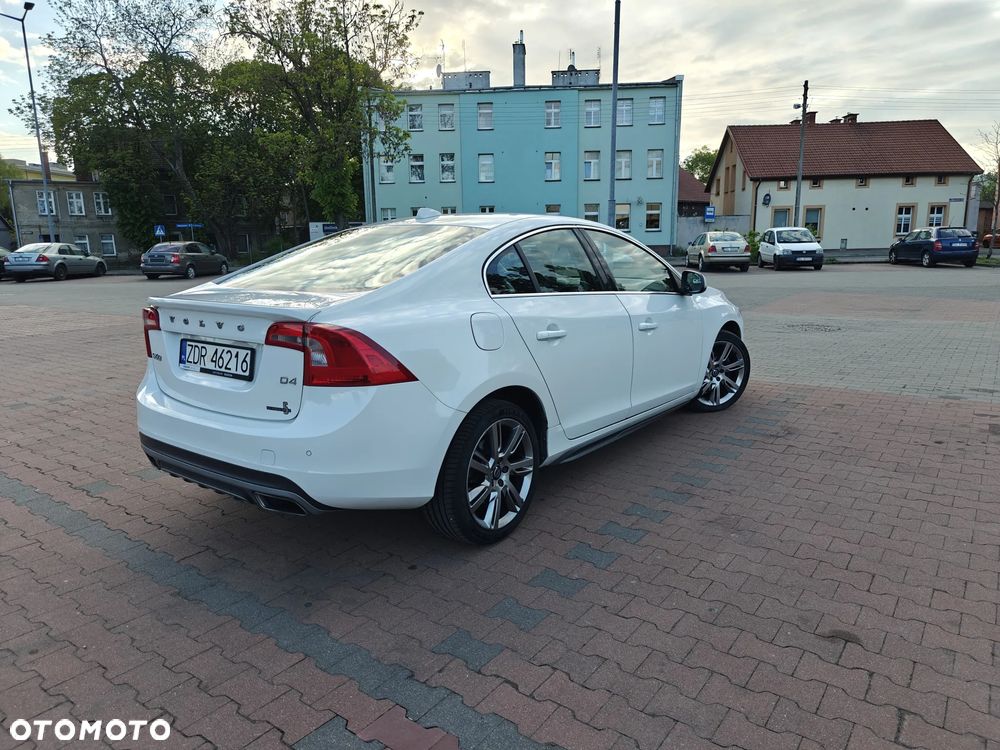 Volvo S60 D4 Drive-E Momentum - 4