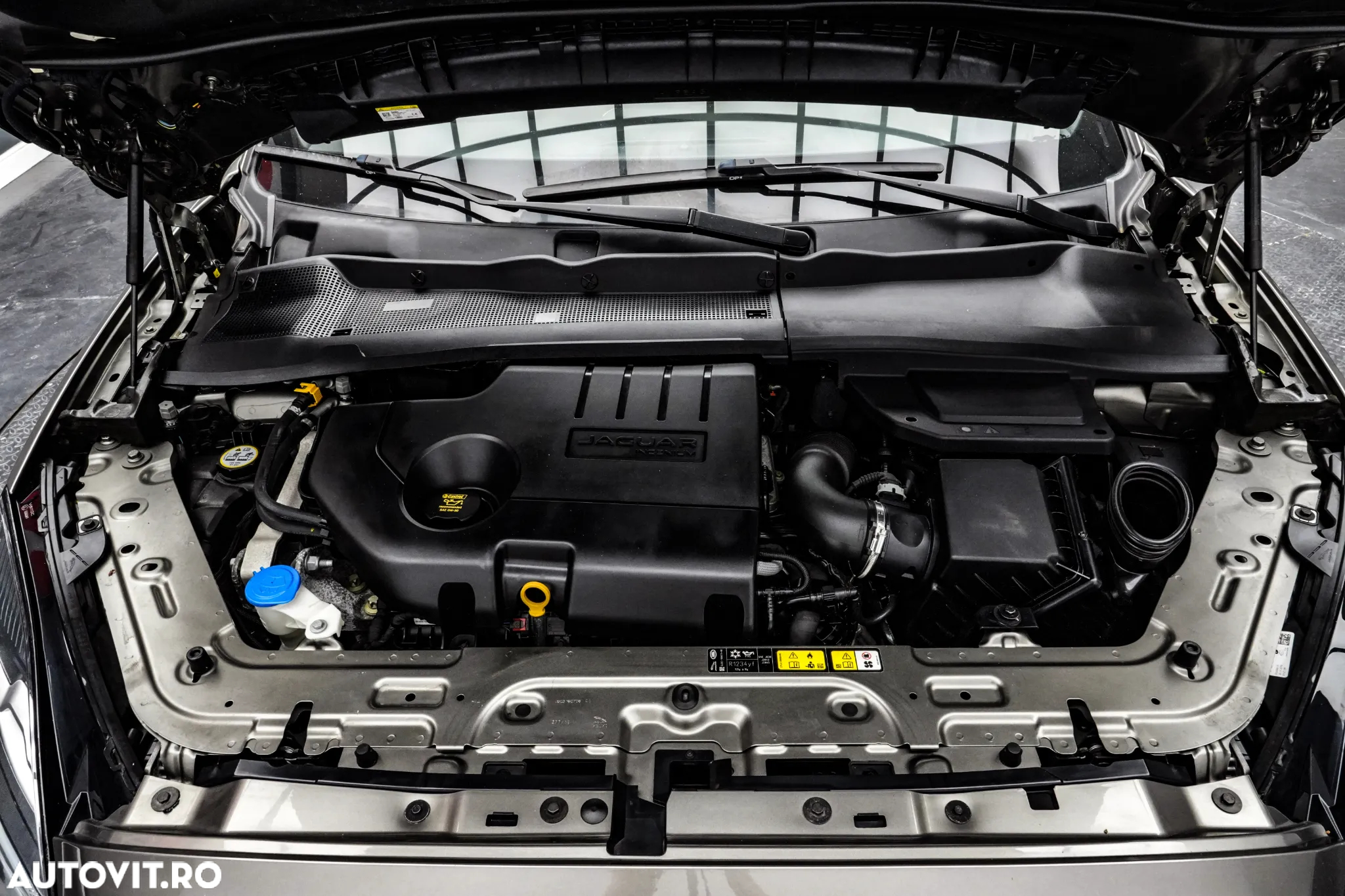 Jaguar E-Pace D240 AWD R-Dynamic S - 27