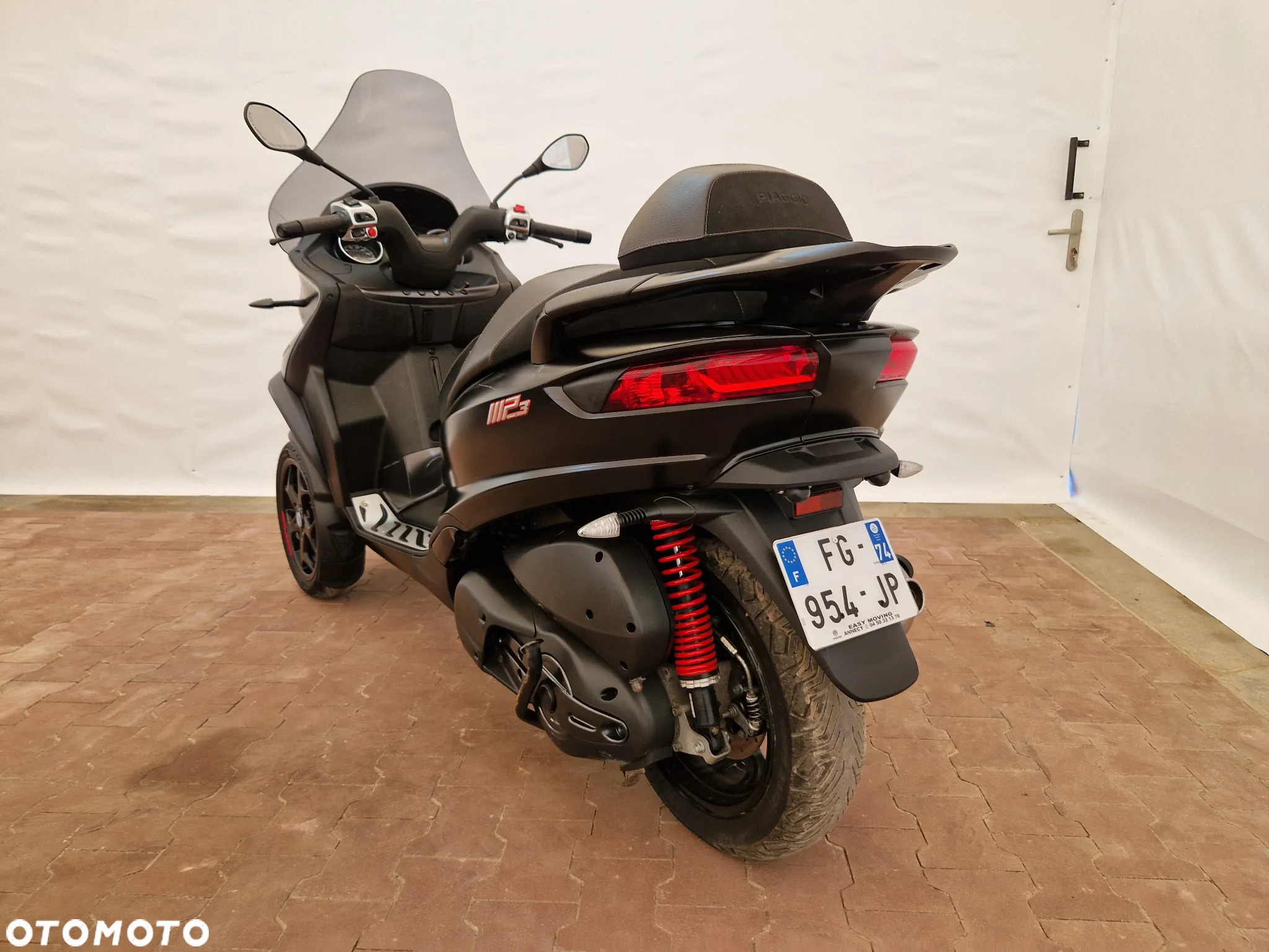 Piaggio MP-3 - 5