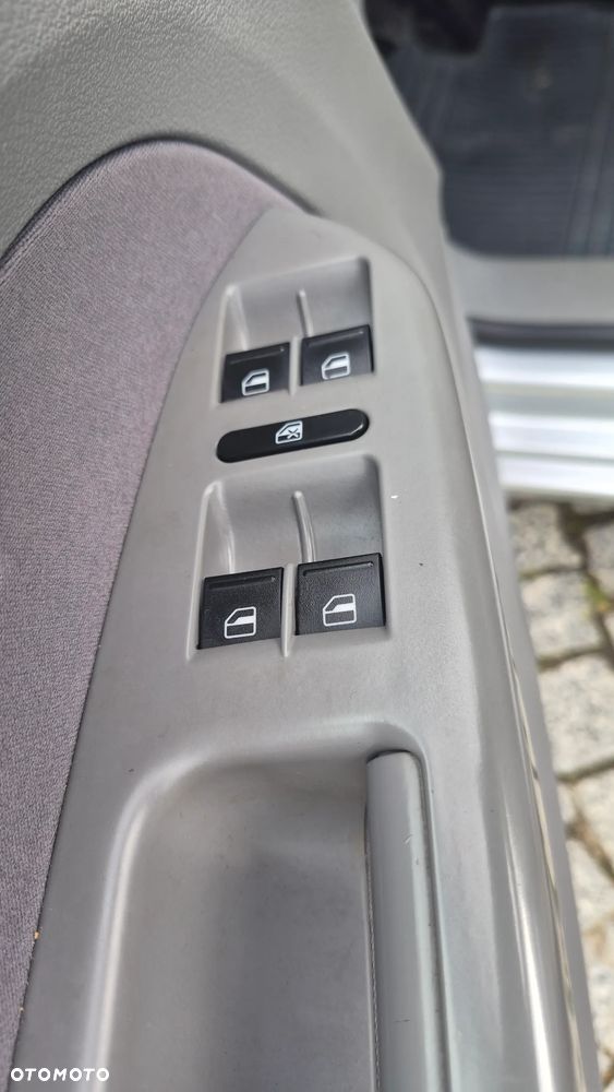 Volkswagen Touran 1.9 TDI Q-Line - 17