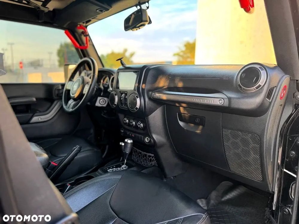 Jeep Wrangler 3.6 Unlim Black Edition II - 14