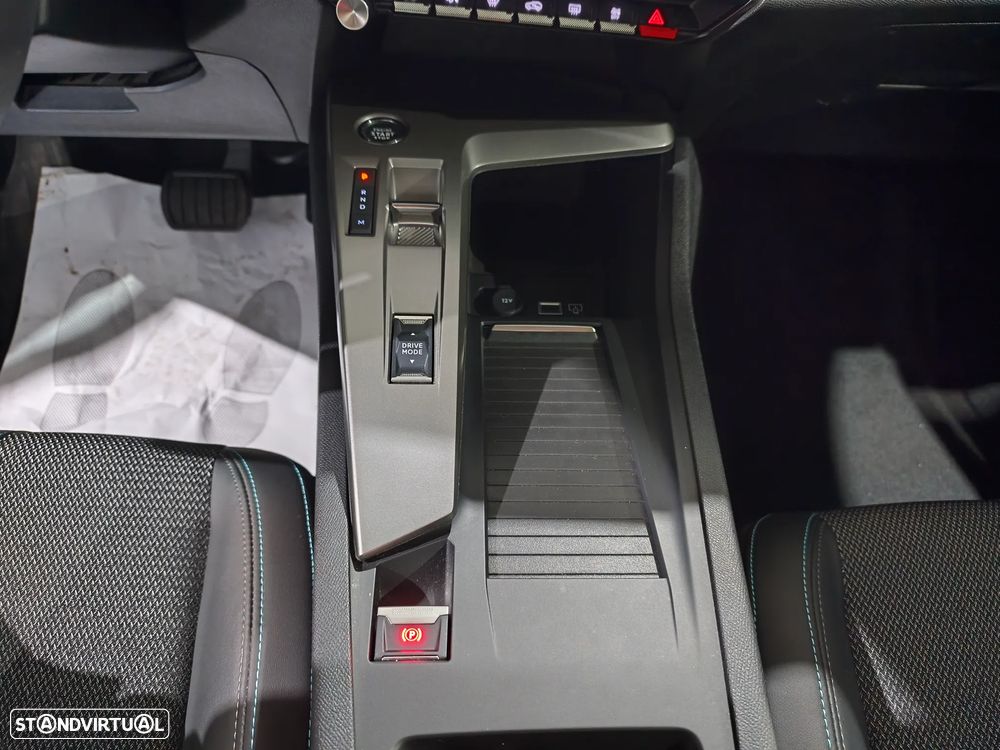 Peugeot 408 1.2 Hybrid Allure e-DCS6 - 12