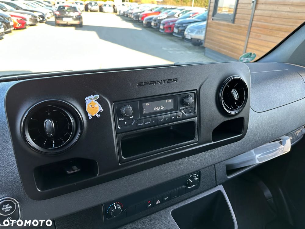 Mercedes-Benz Sprinter - 13