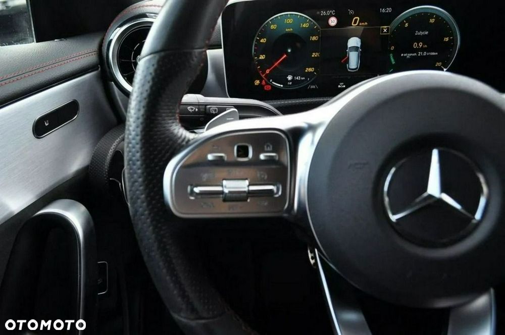 Mercedes-Benz CLA 200 7G-DCT AMG Line - 27