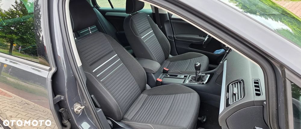 Volkswagen Golf - 8