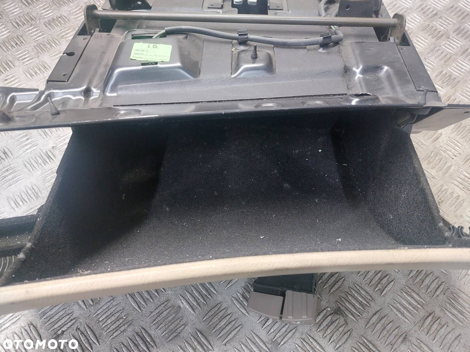 SCHOWEK PASAŻERA + ZAMEK PRZYCISK AUDI A8 D2 4D1857147C 4D1857095LL - 6