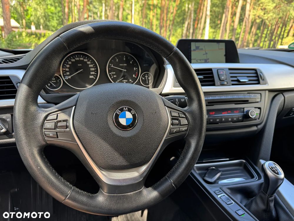 BMW Seria 3 318d DPF Edition Sport - 23