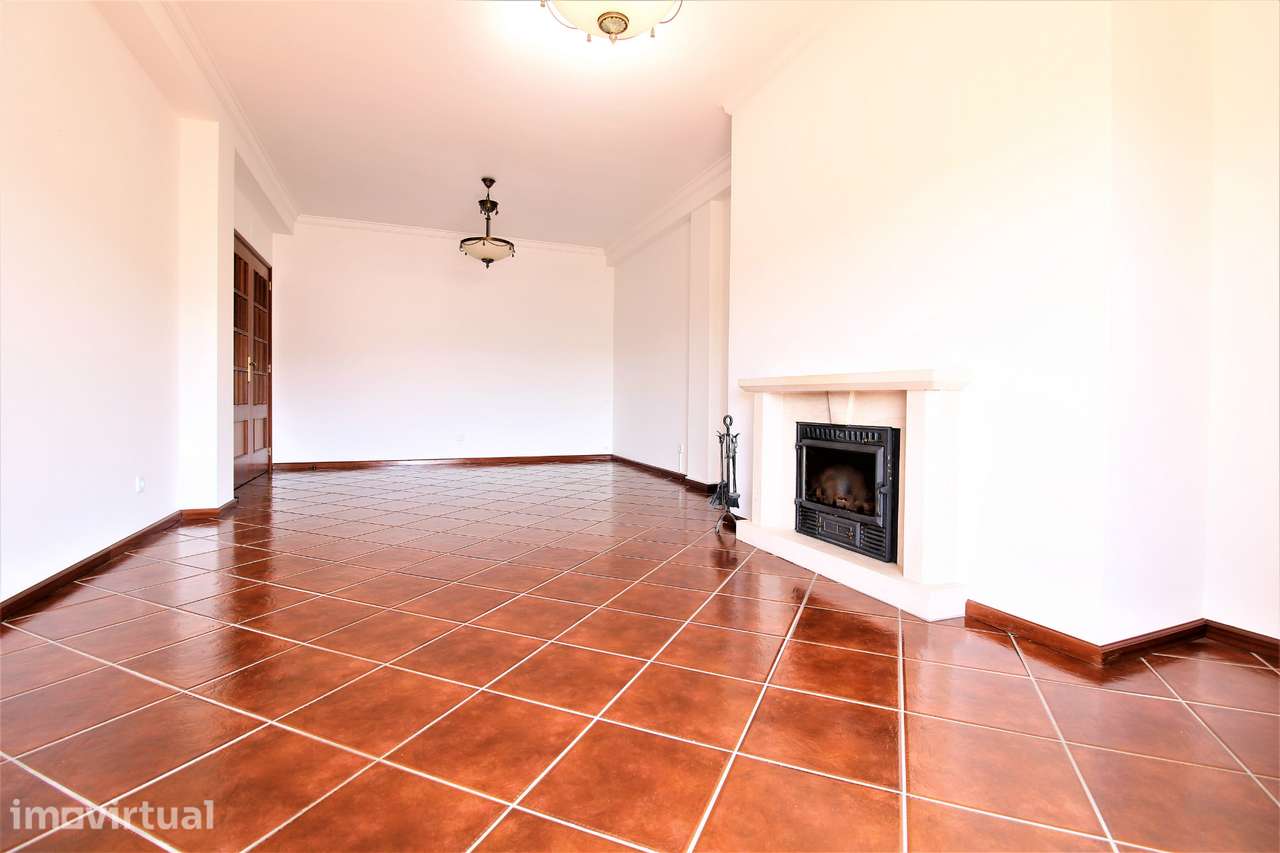 Apartamento T3 com Garagem, Granja do Ulmeiro - Grande imagem: 2/18