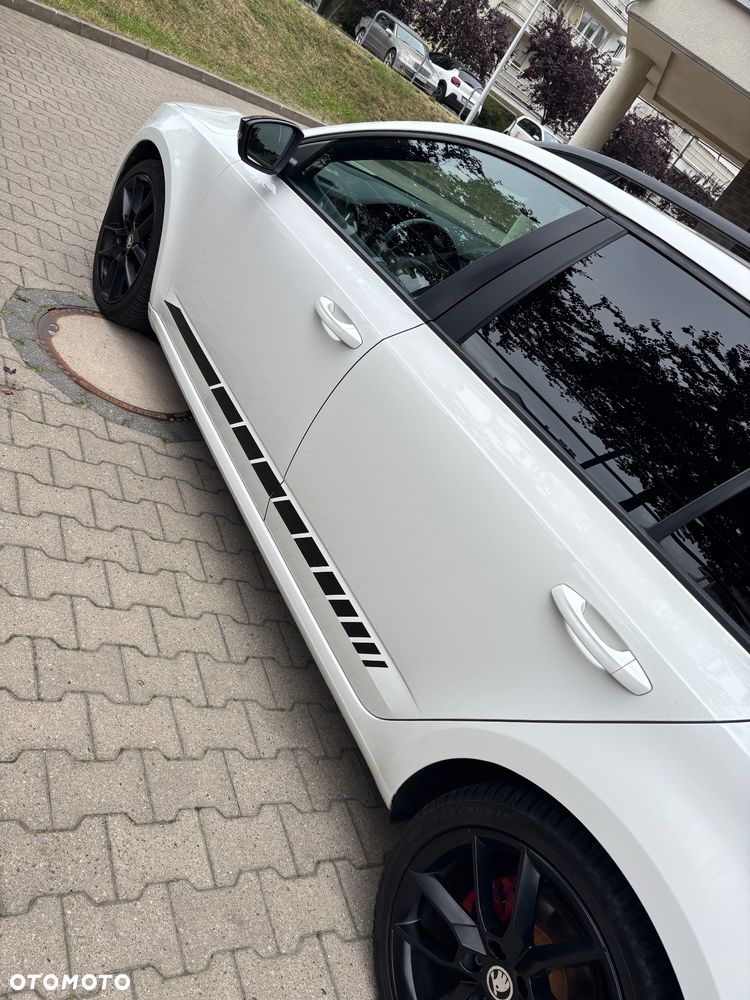 Skoda Octavia 2.0 TDI DSG RS - 4