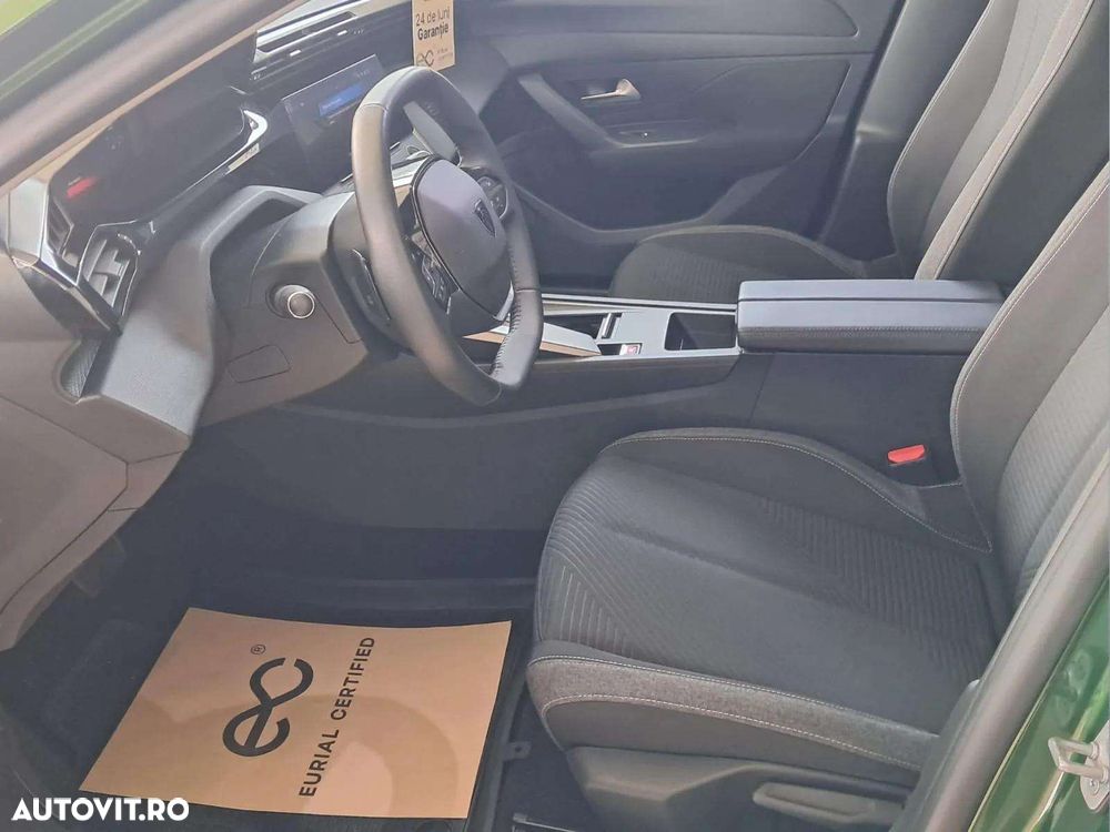 Peugeot 308 - 8