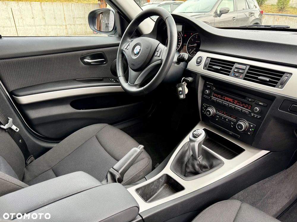 BMW Seria 3 318i Edition Exclusive - 8