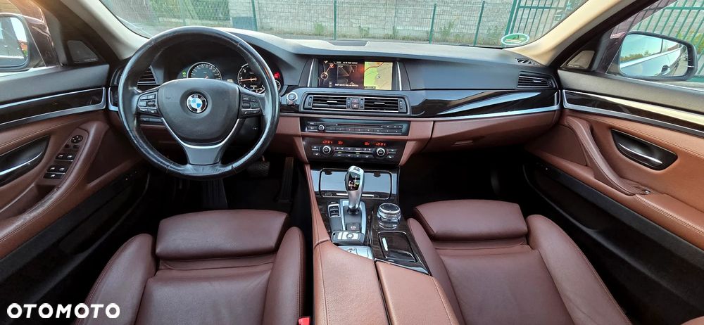 BMW Seria 5 525d Sport-Aut Luxury Line - 23