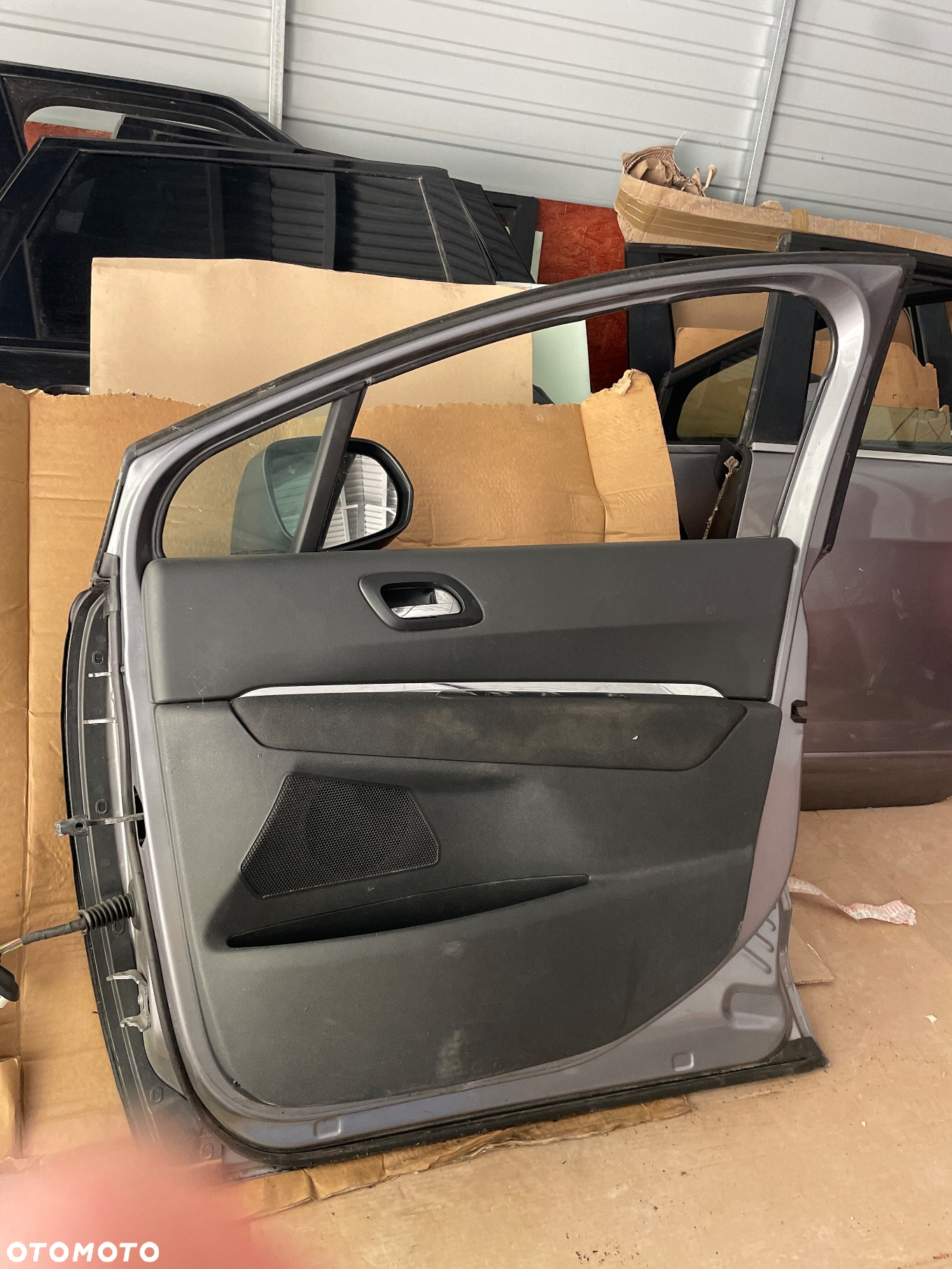 Drzwi kompletne przednie prawe Peugeot - 3