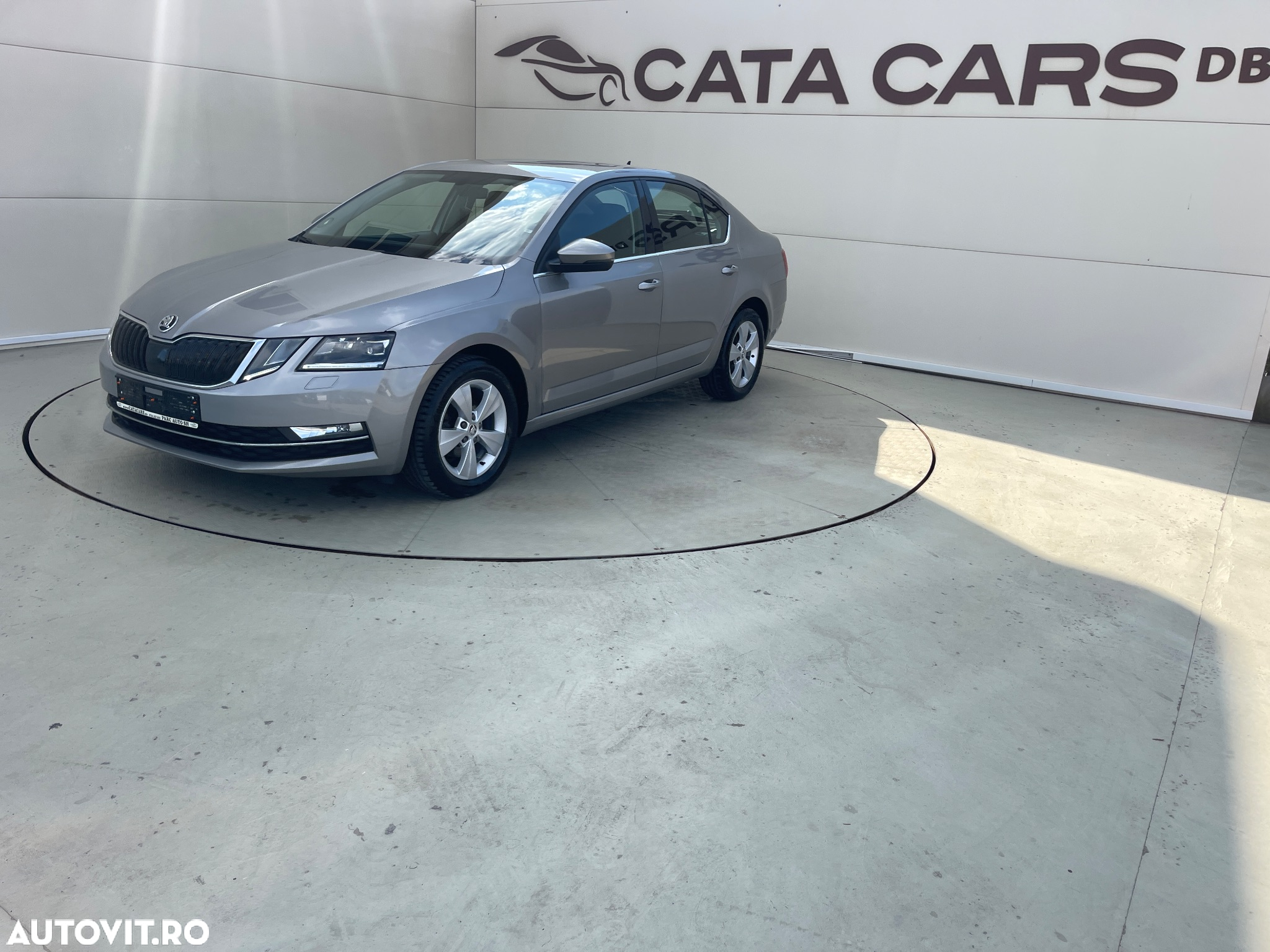 Skoda Octavia 1.6 TDI DSG Style - 4